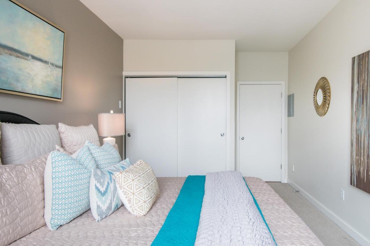 City Water View Oasis With Pool & Gym Near Cruise In Heart Of Seattle Eksteriør bilde