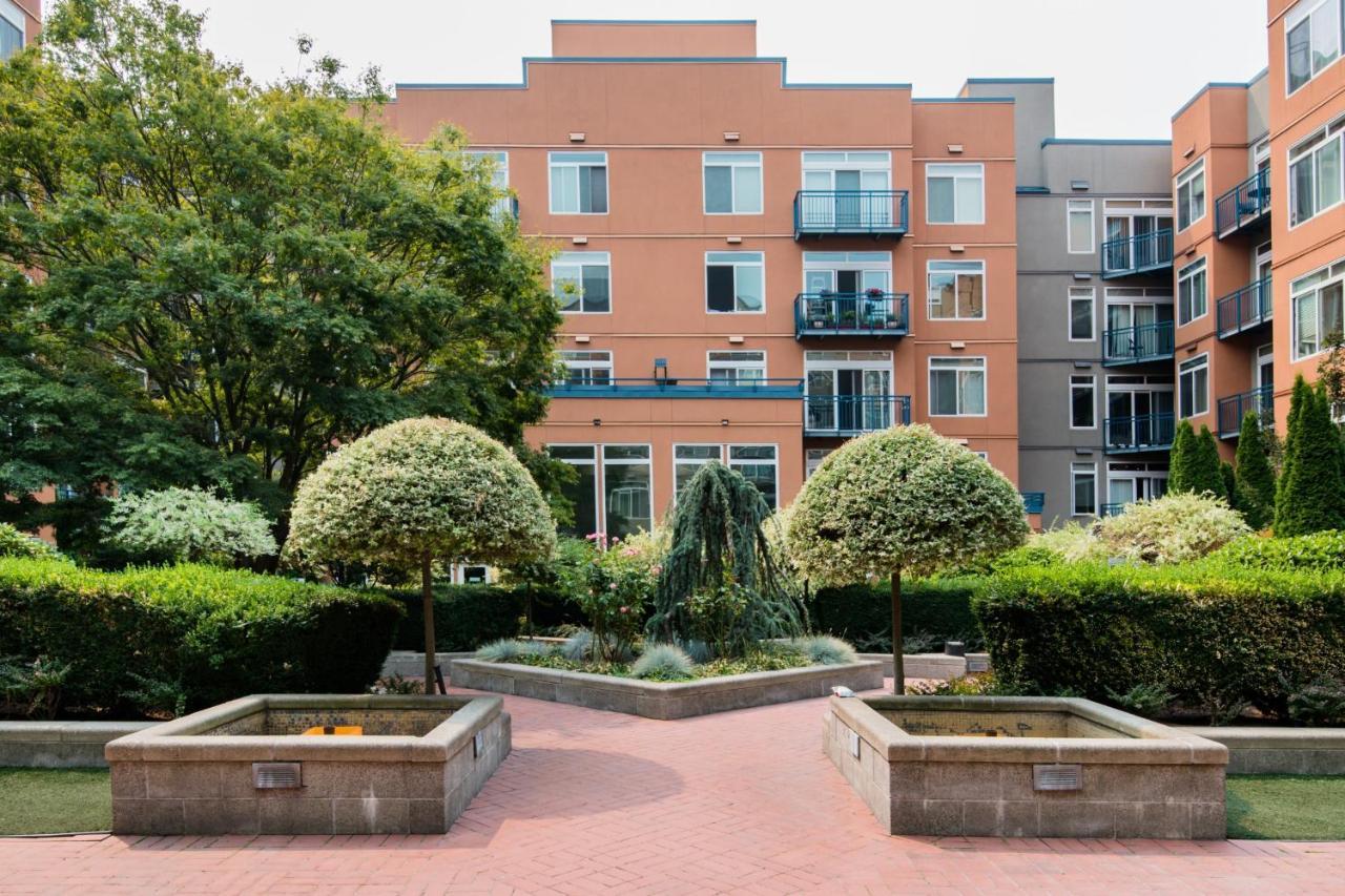 City Water View Oasis With Pool & Gym Near Cruise In Heart Of Seattle Eksteriør bilde