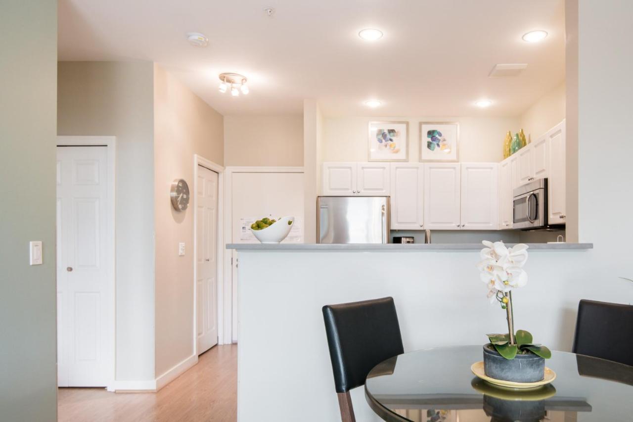 City Water View Oasis With Pool & Gym Near Cruise In Heart Of Seattle Eksteriør bilde