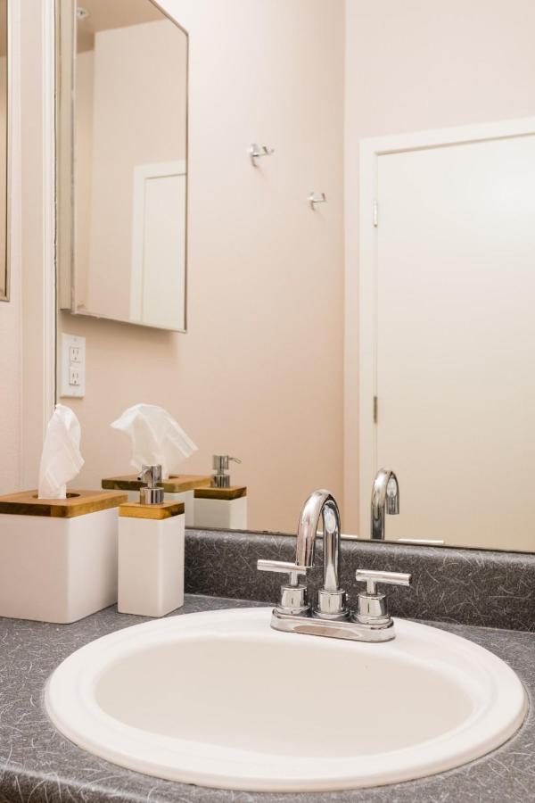 City Water View Oasis With Pool & Gym Near Cruise In Heart Of Seattle Eksteriør bilde