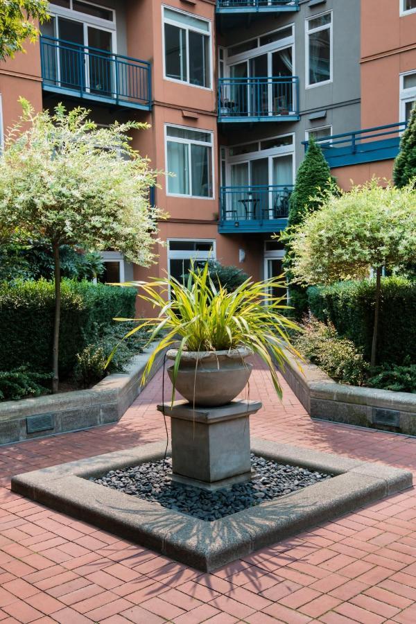 City Water View Oasis With Pool & Gym Near Cruise In Heart Of Seattle Eksteriør bilde