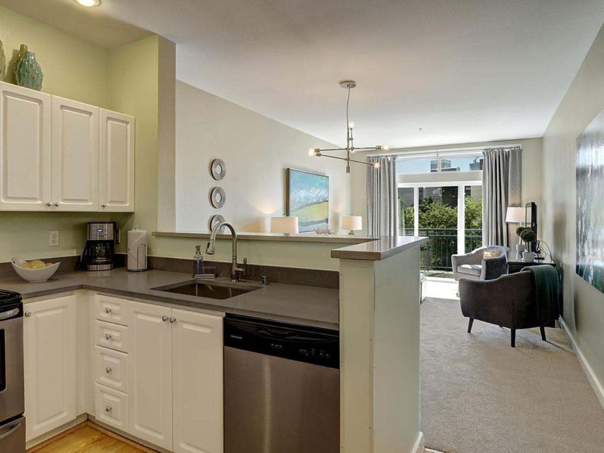 City Water View Oasis With Pool & Gym Near Cruise In Heart Of Seattle Eksteriør bilde